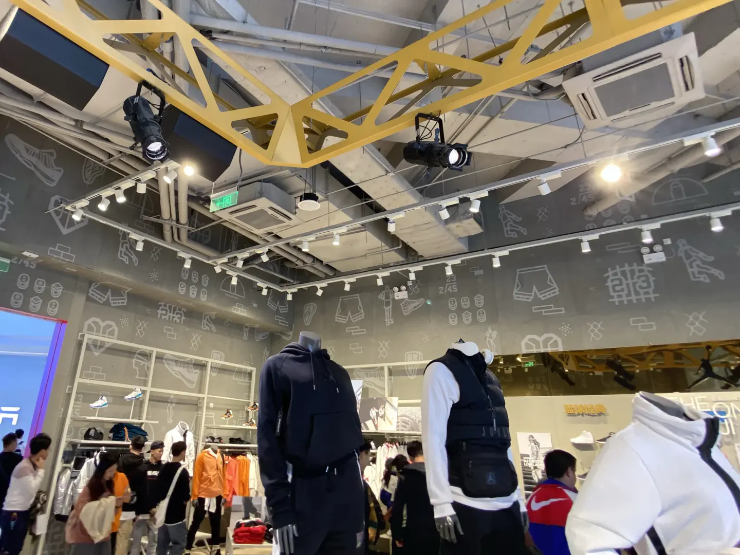 Jordan Parc Central Honor 300 Profile 02