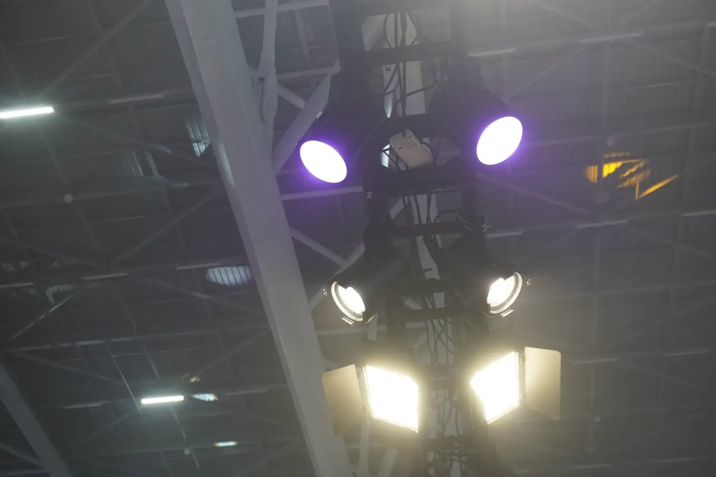 Ovation Event 200T 200C Fresnel Par light on truss