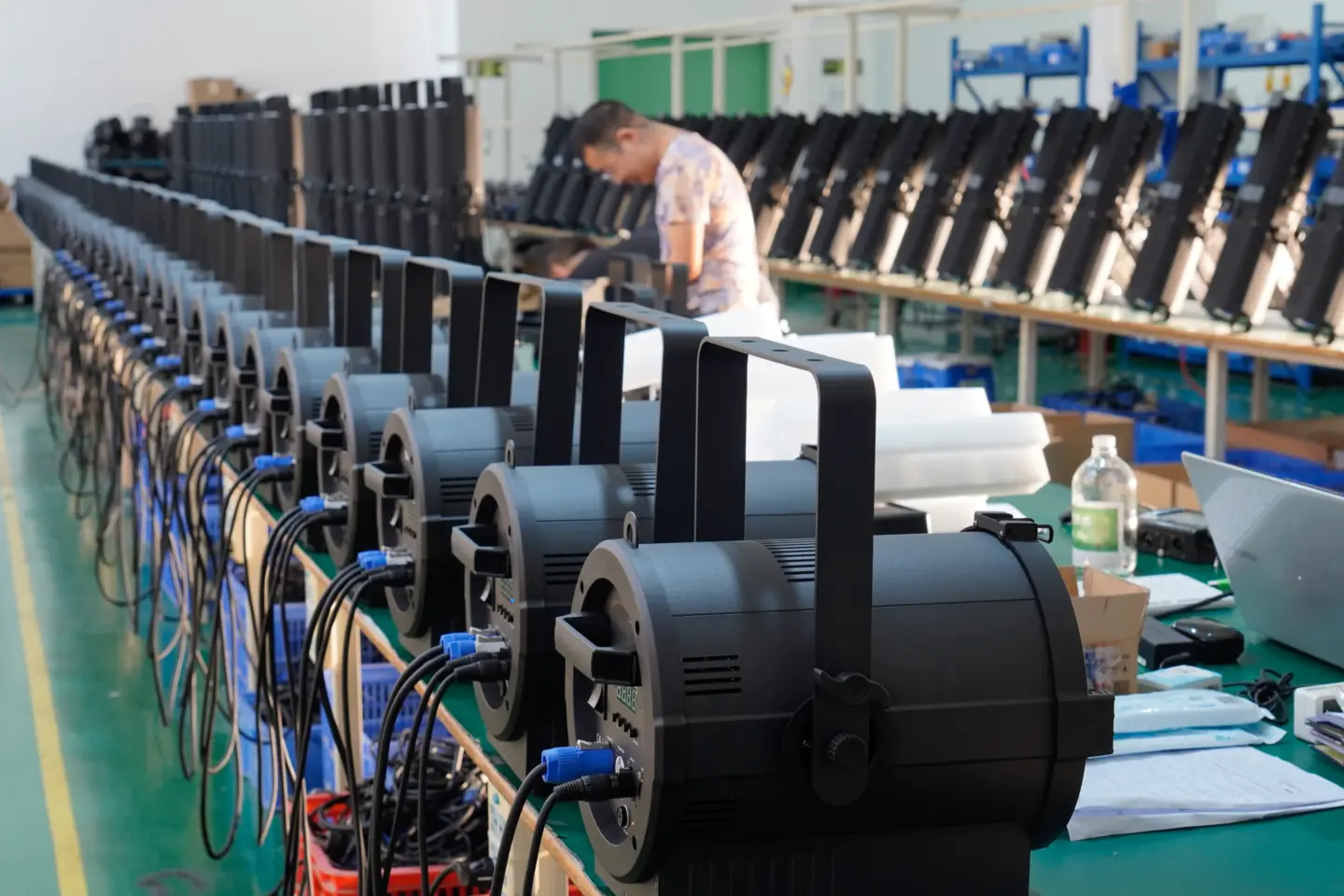 Ovation Pioneer 200 Zoom fresnel light on production line